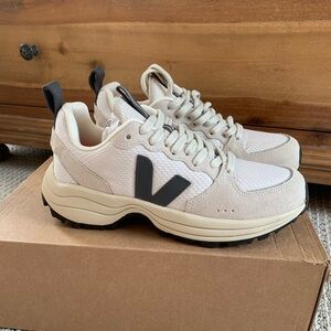 Veja Venturi Hexamesh Sneakers
